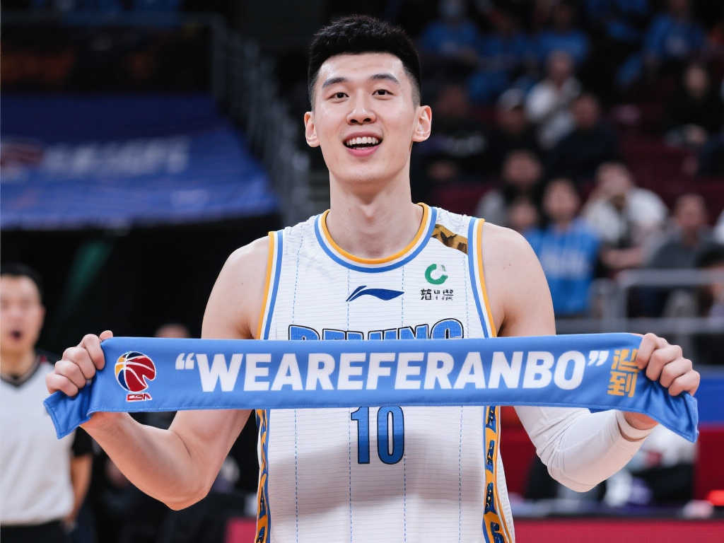 周琦未登场 周琦未登场